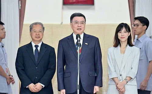 赴立院報告都被倒塌大樹擋   卓榮泰：颱風假還是地方因地制宜 