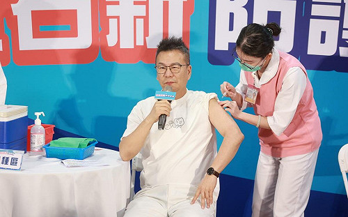 50＋免費！流感、新冠疫苗2階段今開放 疾管署：80家全聯接種站可打