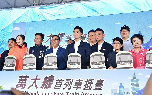 萬大線首班列車抵台今亮相 拚2027通車