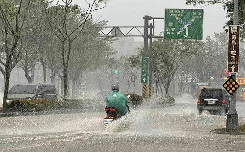 大雨轟炸宜蘭!2高中職進修部今晚停課 福山植物園休園2天/台9、台9丁2路段不排除預警性道路封閉