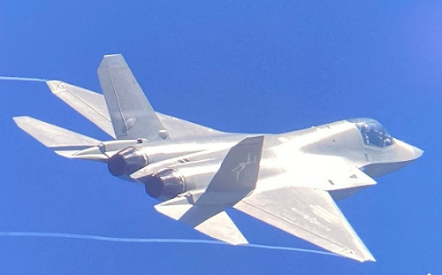 (影) 殲-35展示垂直起降! 專家 : 抄F-35、載彈量小 難成解放軍主力戰鬥機