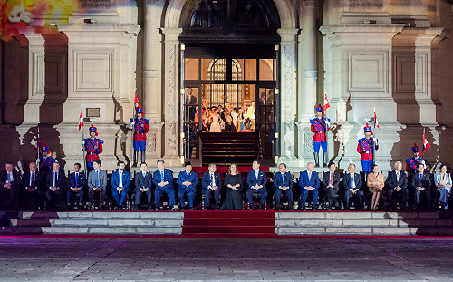 習近平稱中國將主辦2026年APEC峰會! 與我國代表林信義遙遙相對