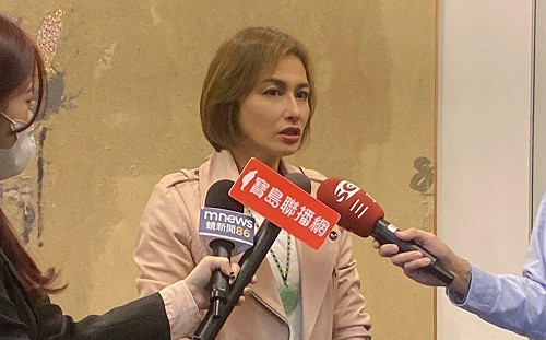 藍委指「戒嚴是保護台灣」 邱議瑩哽咽：等不到國民黨一句道歉