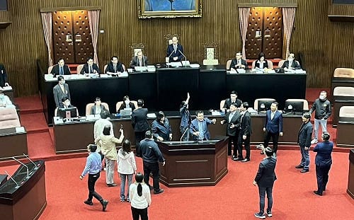 控綠故意發言拖時間想「一石二鳥」 民眾黨：阻陽光法案、嫁禍在野 