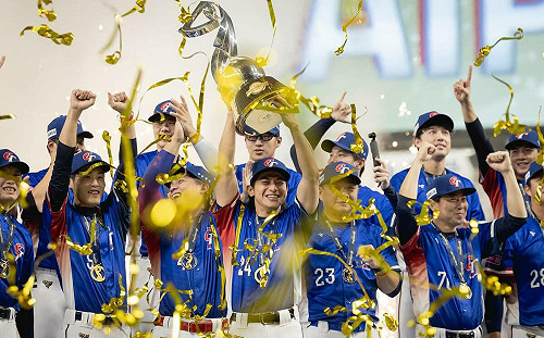 12強》台灣奪冠婉拒噴香檳理由曝 日本球迷感動：值得被尊重信任的國家