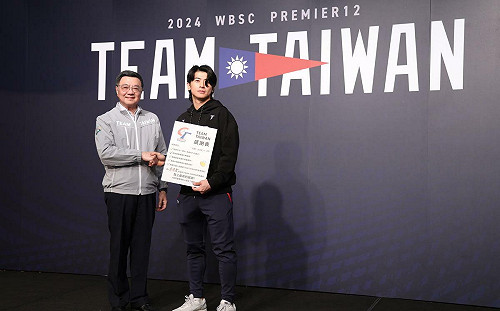 不再道歉！卓揆邀台灣英雄慶功午宴 由隊長陳傑憲代表接受道謝卡