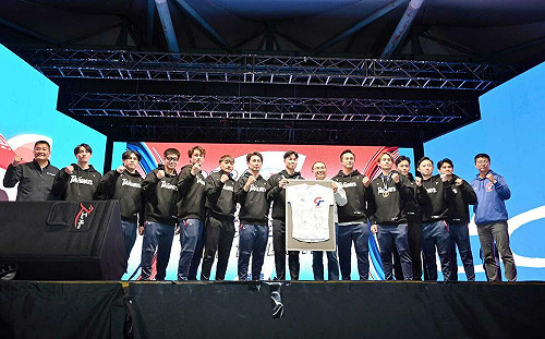 世棒12強台灣英雄現身新北耶誕城 與球迷分享難忘奪冠時刻