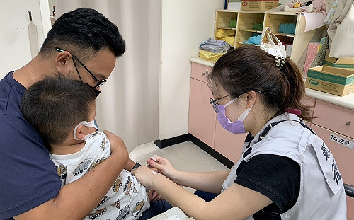 高風險族群注意 新北明起開放流感、新冠疫苗預約接種