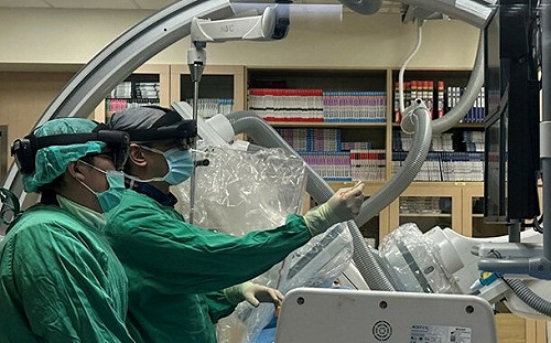 混合實境助醫療突破！新竹台大完成7例「冠狀動脈阻塞」高難度手術