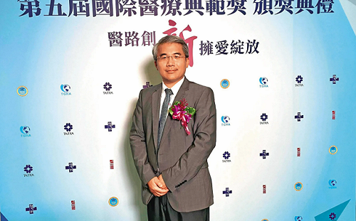 性騷成立!傳「你太美怕我忍不住」給學生  高醫講師蕭世槐遭停職