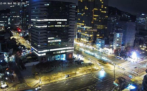 無視尹錫悅緊急戒嚴令!民眾「車照跑、人照走」首爾即時街景曝光