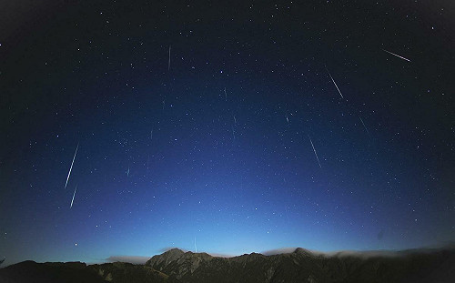 12月天象奇景輪番上陣！雙子座流星雨12/14浪漫登場 