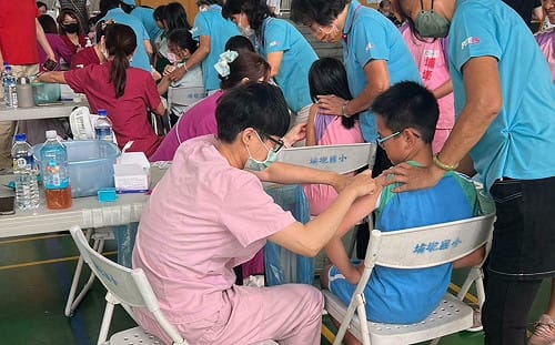 氣溫驟降 疫情恐升溫 學生族群別忘接種流感及新冠疫苗   