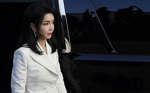 韓國史上首位與前總統同時被定罪第一夫人! 金建希一審判1年8月