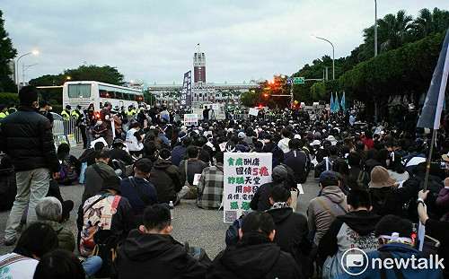 3千人遊行至凱道訴求反霸凌 陳情信塞滿「功德箱」送進總統府