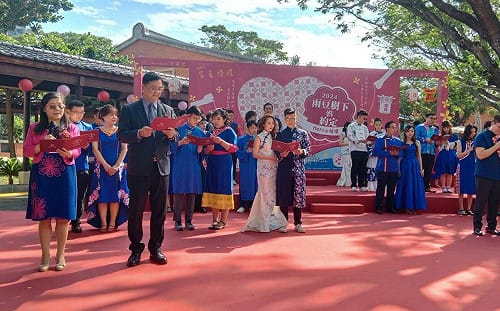 雨豆樹下的客家傳統婚禮 高市21對新人牽起一世情緣