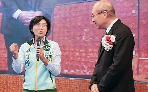 獲頒高科大校友總會榮譽顧問  林岱樺：持續深化產學合作