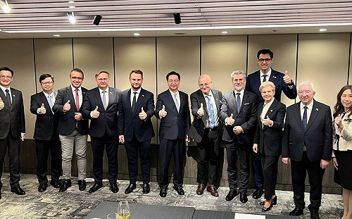 波蘭參議院副議長卡敏斯基率團來訪　國安會祕書長吳釗燮晚宴交流