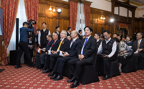 總統邀慶賀團茶敘 綠指彰顯團結韌性藍稱非和解咖啡