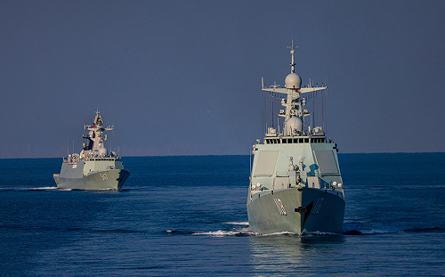 共艦模擬攻擊、海警演練攔截商船！國安官員曝中國演習細節 外媒：規模「明顯大於」軍演