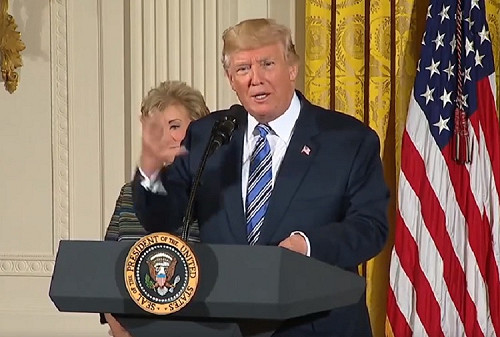 川普簽字了！制裁俄羅斯法案生效