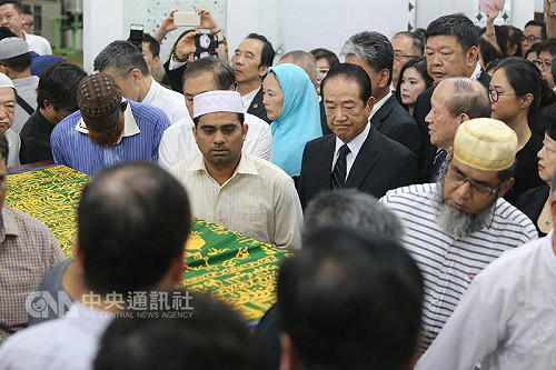 劉文雄殯禮 宋楚瑜淚眼送戰友