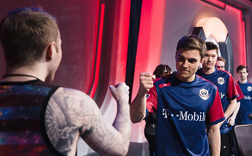 《鬥陣特攻》世界盃美國銳不可擋 台灣退居分組第二