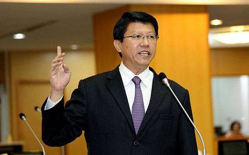 共機越線挑釁 謝龍介解讀為「自由航行」網友砲轟