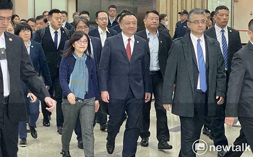 上海副市長華源抵台、明出席雙城論壇  北市副市長林奕華接機