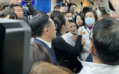 藍拚20日三讀強過選罷法 黃暐瀚呼籲：沒收罷免？三思而行