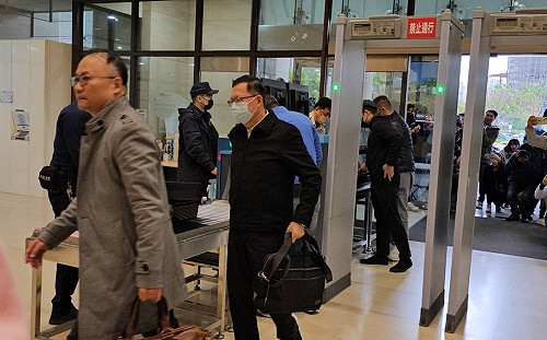 涉貪案出庭 比交保獲釋更瘦  鄭文燦苦笑：可見我有多委屈   