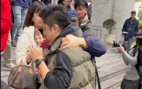 三立記者護徐巧芯助理攜油壓剪進議場 被揪與謝克洋是情侶