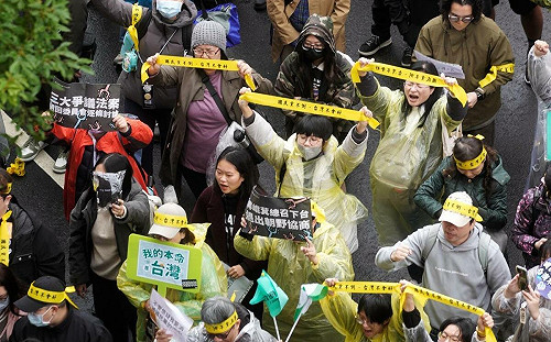 卓榮泰「感佩」青鳥 李彥秀轟：公開鼓勵挑戰公權力嚴重失格