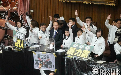 藍白無視民意推亂政3法 民進黨日、英語發文談台灣民主危機