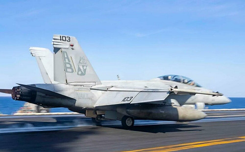 友軍誤擊? 胡塞打落?  F/A-18大黃蜂戰機墜紅海 專家 : 問題出在「這系統」....