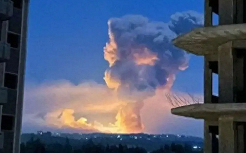 「炸彈之王」威力驚人! 不顧俄警告 以轟塔爾圖斯港引發地震 蘑菇雲直衝天際