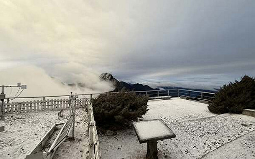 玉山喜迎2025年首場降雪！絕美雪景曝光