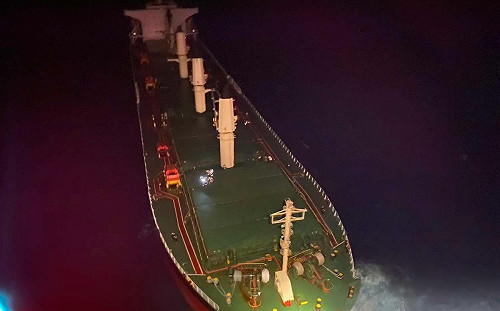 馬紹爾貨輪屏東外海失火 4人燙傷吊掛送醫