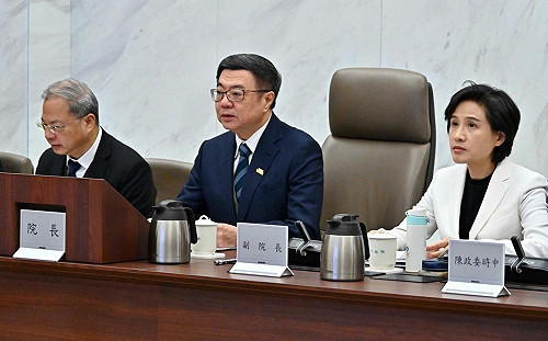 「雙罷」凸顯出行政院長「不關己」  學者分析：我們需要會吸砲火的才有用 