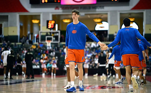 (影)碰上236公分Rioux　俠客露出不可置信表情