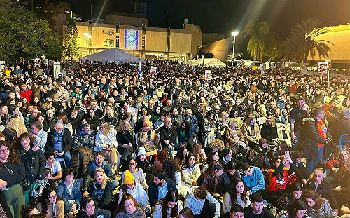 (影) 33釋放人質只有23活著? 加薩人歡慶 上千以色列人上街抗議停火協議