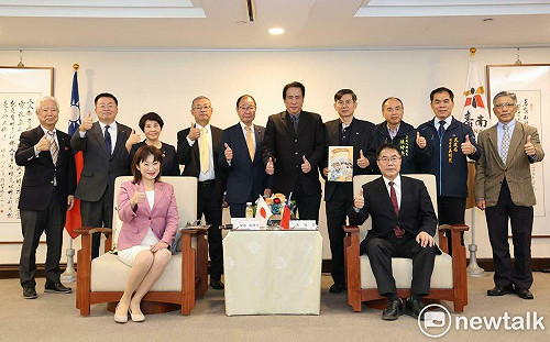 友誼市土浦市長率團拜會黃偉哲  感謝台南街道以土浦命名紀念友誼