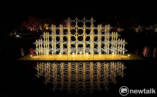 2025月津港燈節「光的年輪」璀璨登場  靜態光影與動態煙火打造美麗鹽水