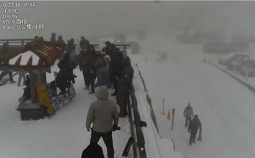 合歡山下雪了！武嶺即時影像雪白一片　太平山台7甲線也成雪世界