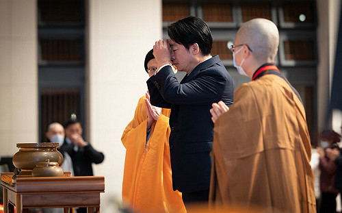 法鼓山除夕撞鐘祈福 賴清德代表全國許3願盼朝野和諧社會團結一心