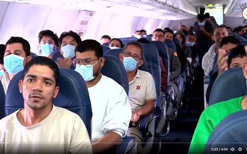 哥倫比亞軍機開始載回美遣返移民回國 與川普雙贏