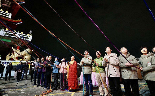 陳其邁除夕新年走春拜廟  祈求風調雨順、國泰民安