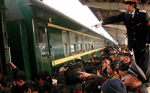 經濟寒冬春運怪象? 高鐵空座、綠皮車擠爆 沒錢、節儉成為中國新年主題