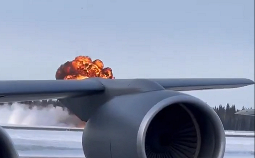 (影) 垂直摔掉30億！美軍F-35在阿拉斯加基地墜毀 飛行員彈射逃生