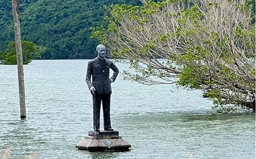 曾文水庫蔣公銅像被震倒？大埔鄉長：打撈時機待評估